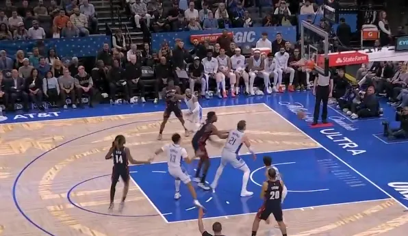 J9九游会登录入口-哈登运球干拔三分再中，开局3中3连砍8分3助攻