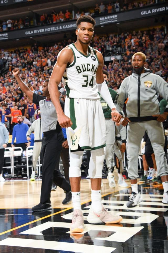 J9九游会登录入口-忘记三分和中投！字母哥提醒你制霸篮下永不过时